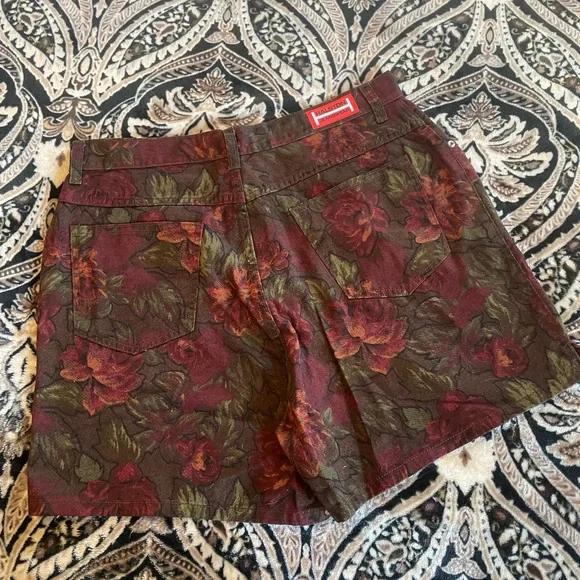 Vintage Y2K Halston Rose Floral Print Mom Shorts Shorts